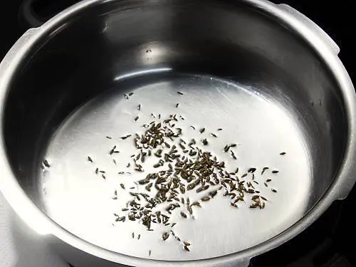 tempering cumin seeds in oil