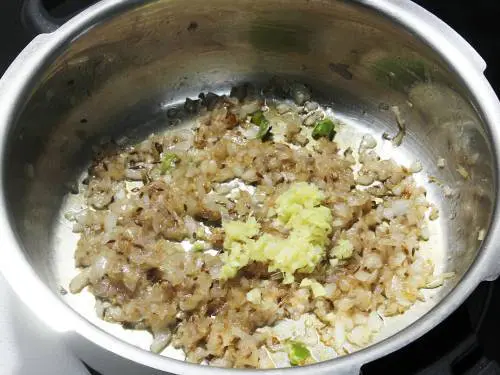 sauteing ginger garlic for kala chana