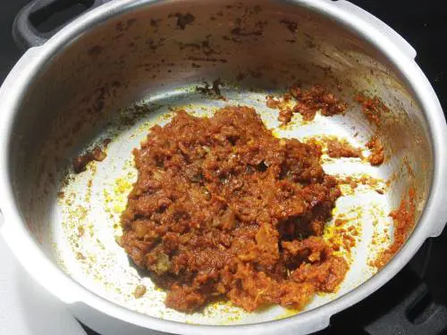 cooked onion tomato masala for kala chana