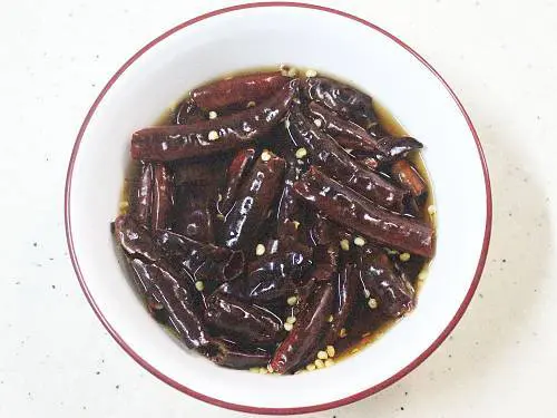 soaking red chilies for chutney