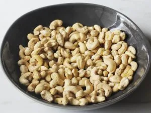 rinse cashews and drain