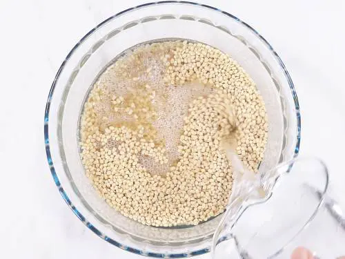 rinsing urad dal for medu vada