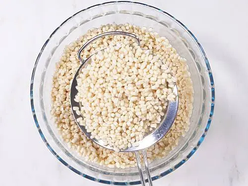 draining water from soaked urad dal 