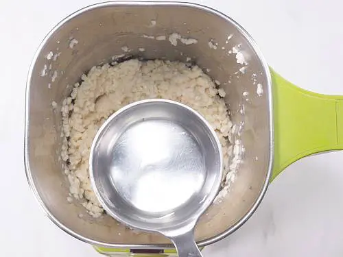 sprinkling water for blending medu vada batter