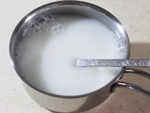 preparing buttermilk for perugu vada