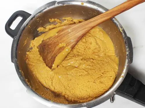 ghee oozes out of the besan