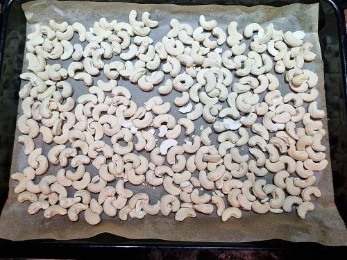 whole cashew nuts in a tray