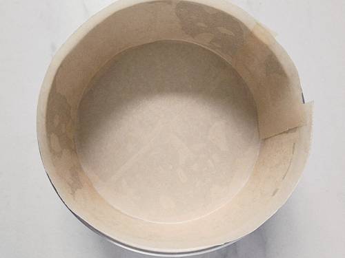 line a parchment paper