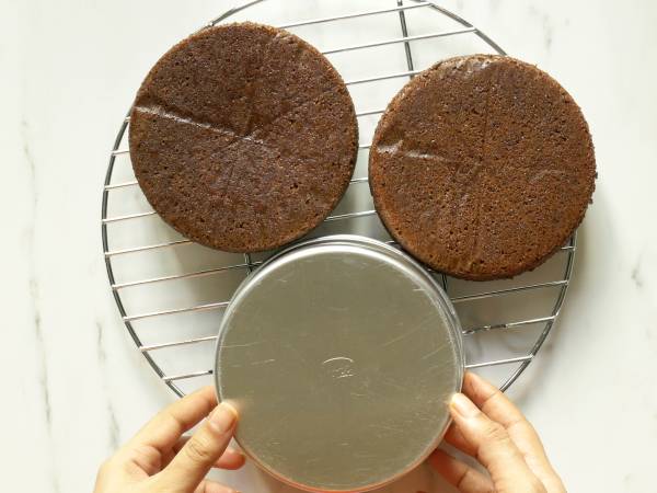 remove the cakes to wired racks.