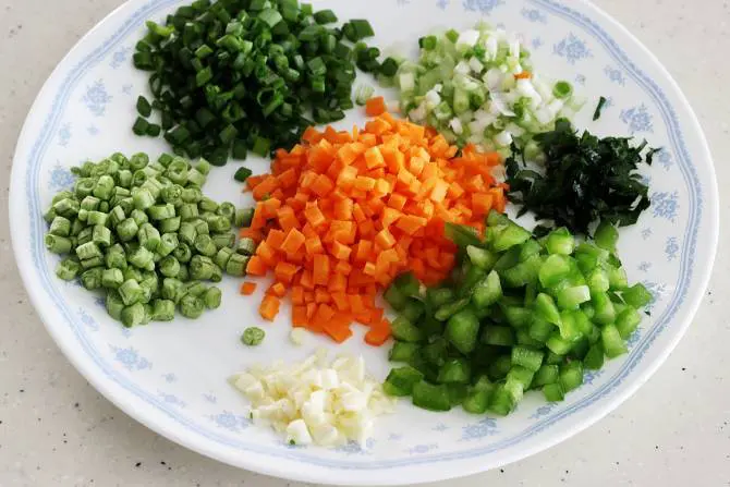 chopped vegetables for fried rice