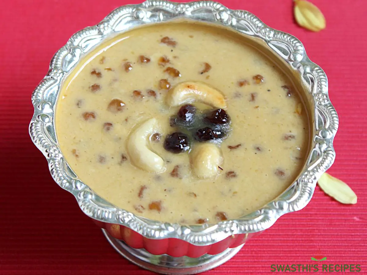 javvarisi payasam served in a bowl to offer