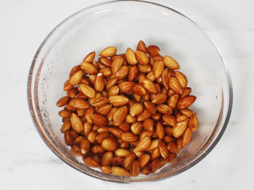 How to Make Almond Milk   Swasthi s Recipes - 13