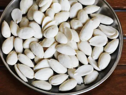 soaked almonds for yogurt