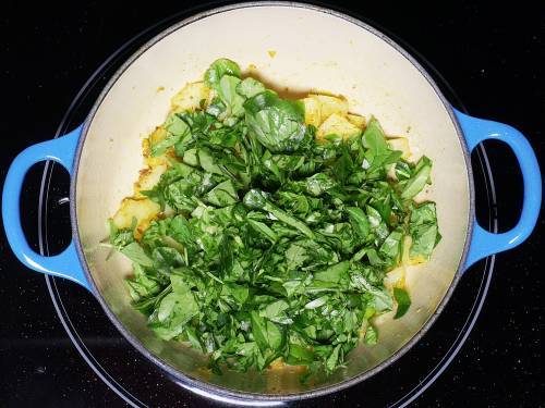 add chopped methi leaves