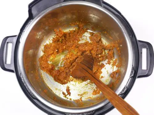 saute onion tomato masala for punjabi chole