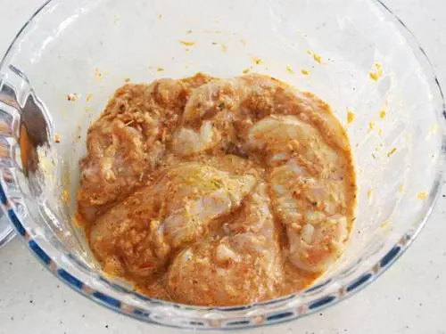 https://www.indianhealthyrecipes.com/wp-content/uploads/2021/01/kfc-fried-chicken-recipe-005.jpg.webp