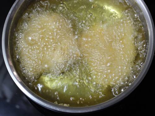 kfc fried chicken in hot oil