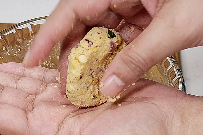 shaping masala vada