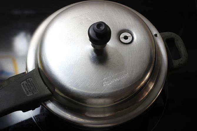 pressure cooking rice and dal