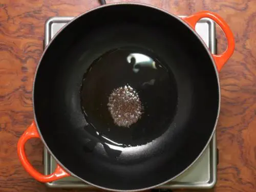 pop mustard seeds in oil to make upma recipe