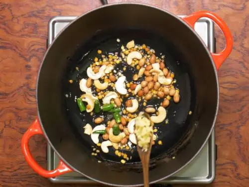 adding ginger to make rava upma