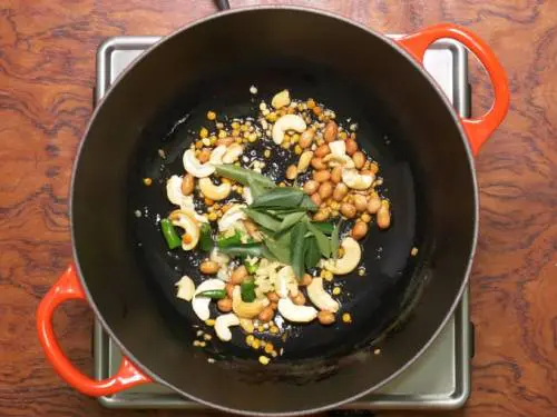 add curry leaves to hot oil