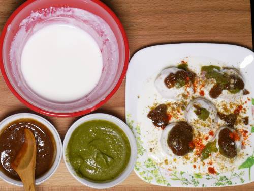 assembling dahi vada