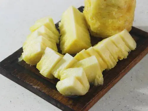 chopped pineapple chunks