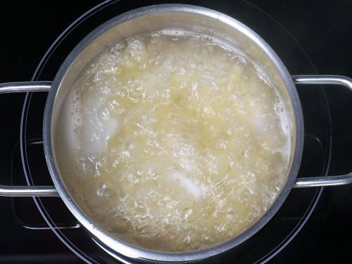 cooking penne in hot boiling water