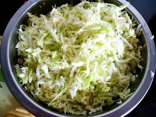 drain cabbage to colander