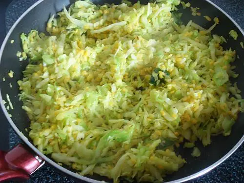 stir fry cabbage poriyal