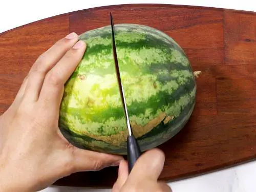 cut watermelon to 2 parts