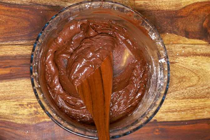 smooth chocolate buttercream frosting