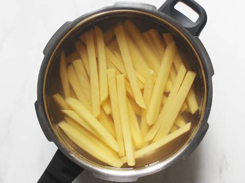 French Fries Recipe   Crispy Finger Chips   Swasthi s Recipes - 28
