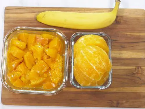 Ripe mangoes in a glass bowl