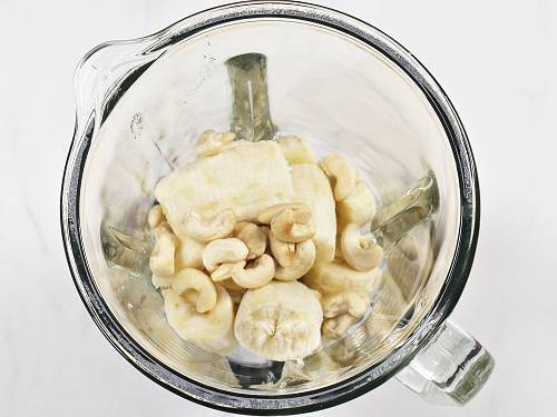 add banana and cashews to make milkshake