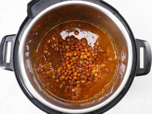 add kala chana to the onion tomato masala