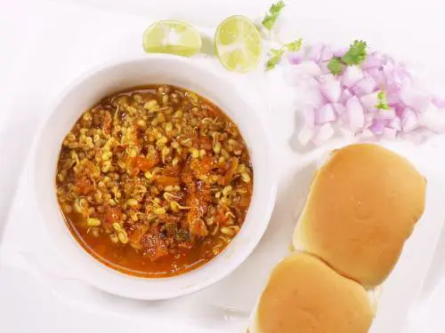 usal to assemble misal pav in a bowl