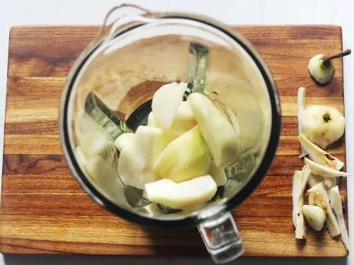 pears in a blender with water/ juice