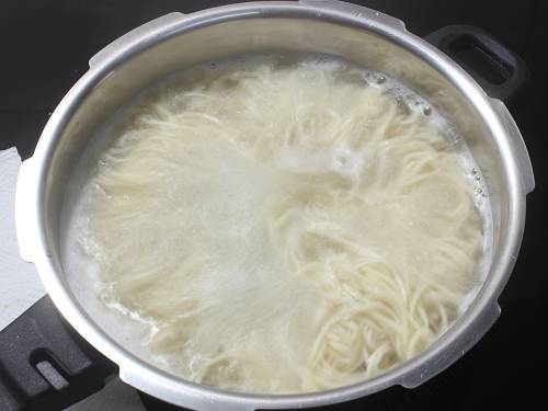 boiling noodles to make manchow soup
