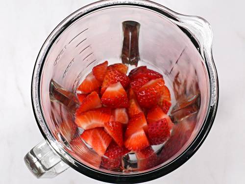 chilled strawberries in blender
