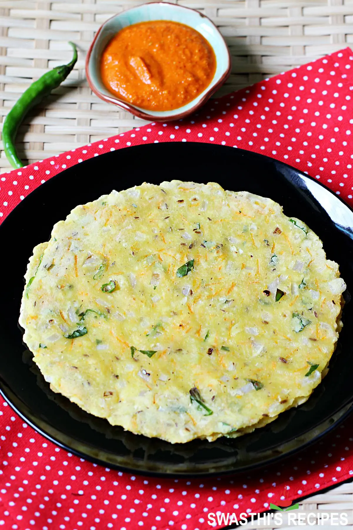 akki roti served in a black plate