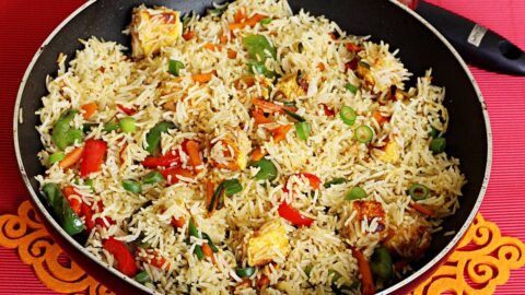 https://www.indianhealthyrecipes.com/wp-content/uploads/2021/07/paneer-fried-rice-recipe-480x270.jpg