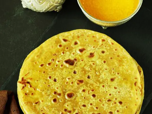 puran poli served in a black plate