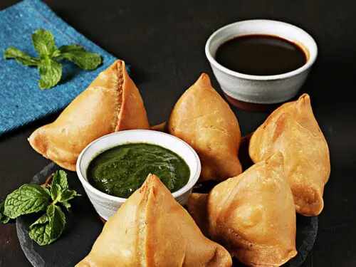 samosa stuffed with spiced potatoes, served with chutney