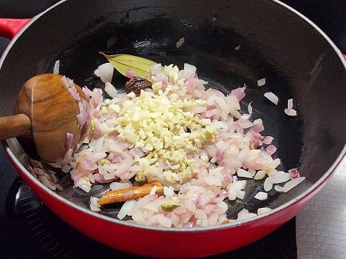 sauteing ginger garlic