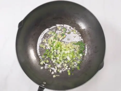 fry spring onions 
