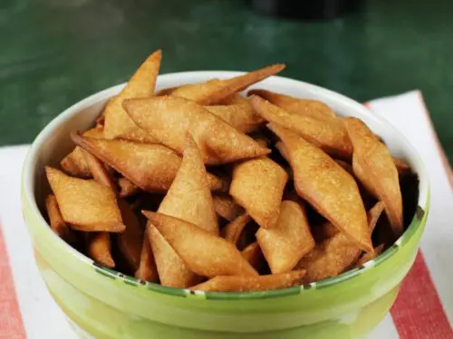 Shankarpali made with flour, ghee and sugar