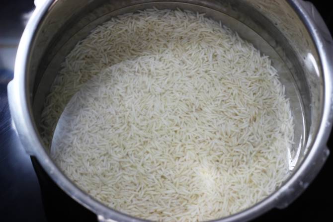 soaking rice for mushroom fried rice