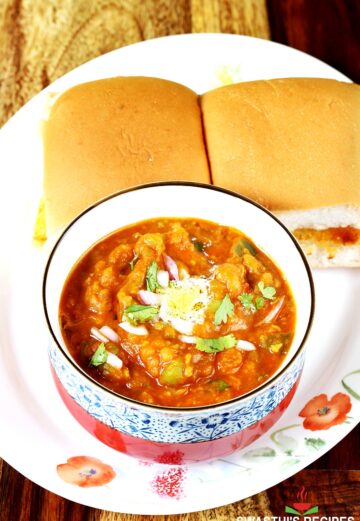 Pav bhaji made with mixed vegetables, spices and butter